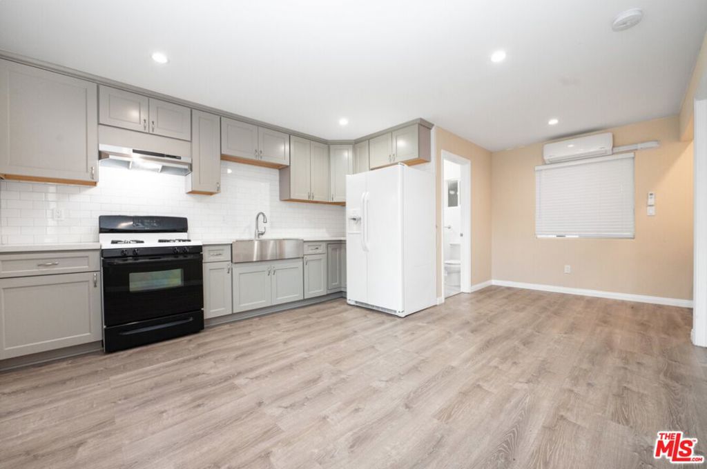 2742 S Rimpau Boulevard Property Photo 2