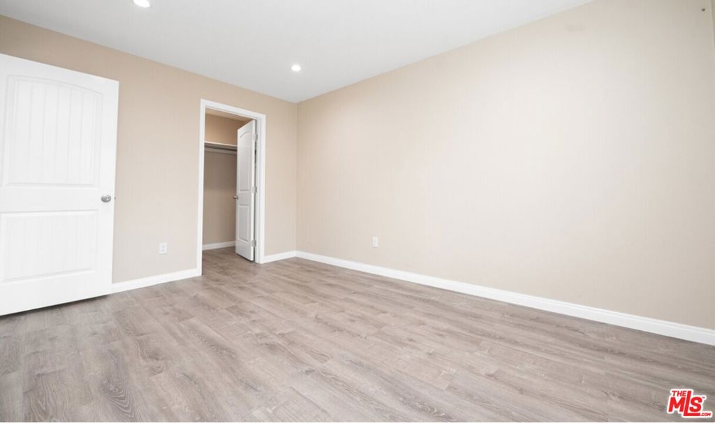 2742 S Rimpau Boulevard Property Photo 6