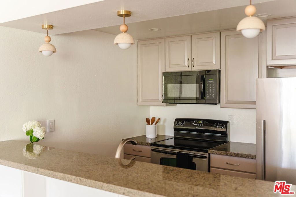 750 N Kings Road 315 Property Photo 11