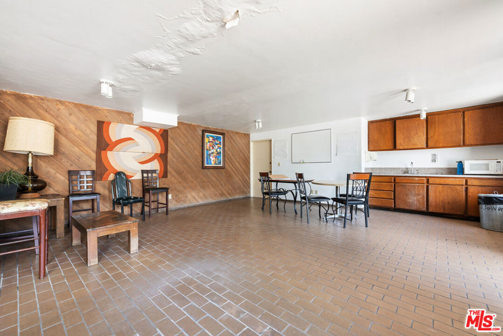 550 W Regent Street 124 Property Photo 15
