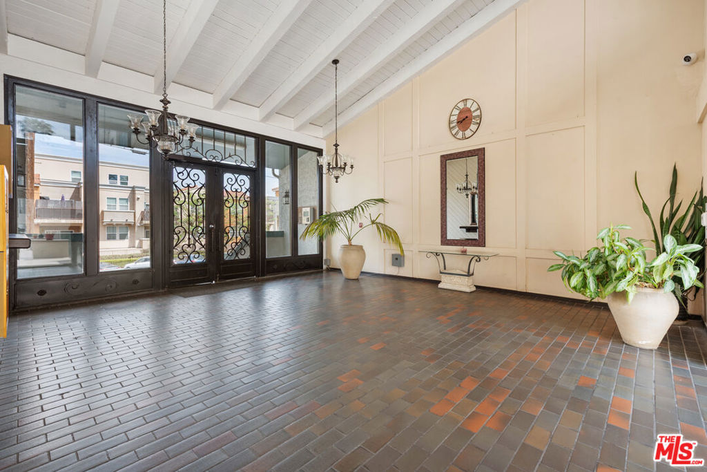 550 W Regent Street 124 Property Photo 17