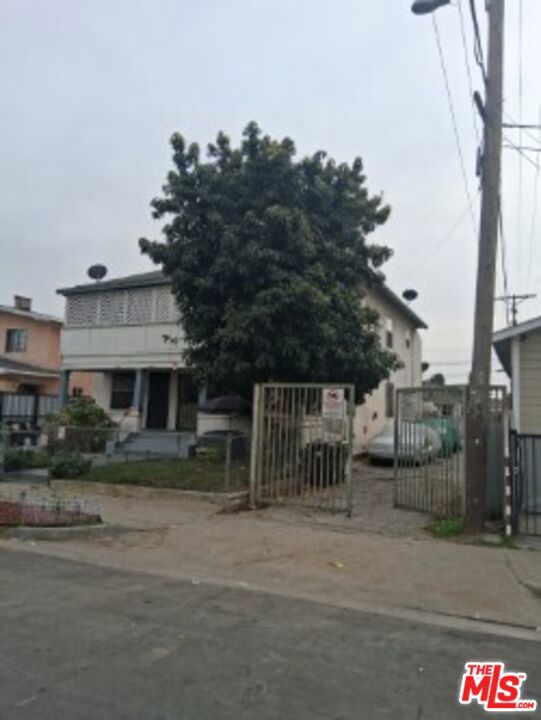 622 E 50th Street Property Photo 1