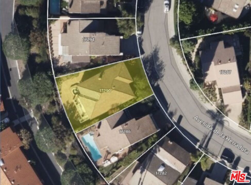 17290 Avenida De La Herradura Property Photo 5