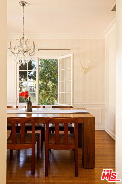 361 1/2 S Doheny Drive Property Photo 8