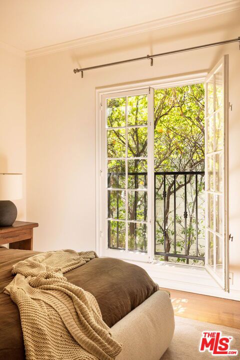 361 1/2 S Doheny Drive Property Photo 13
