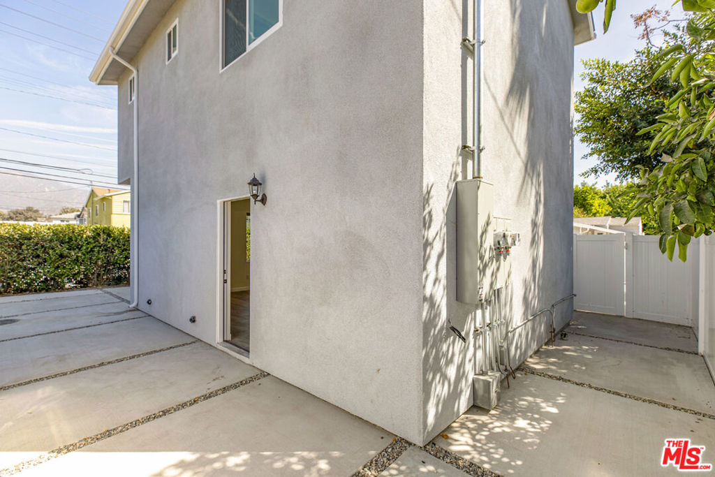 713 S Lake Street Property Photo 4