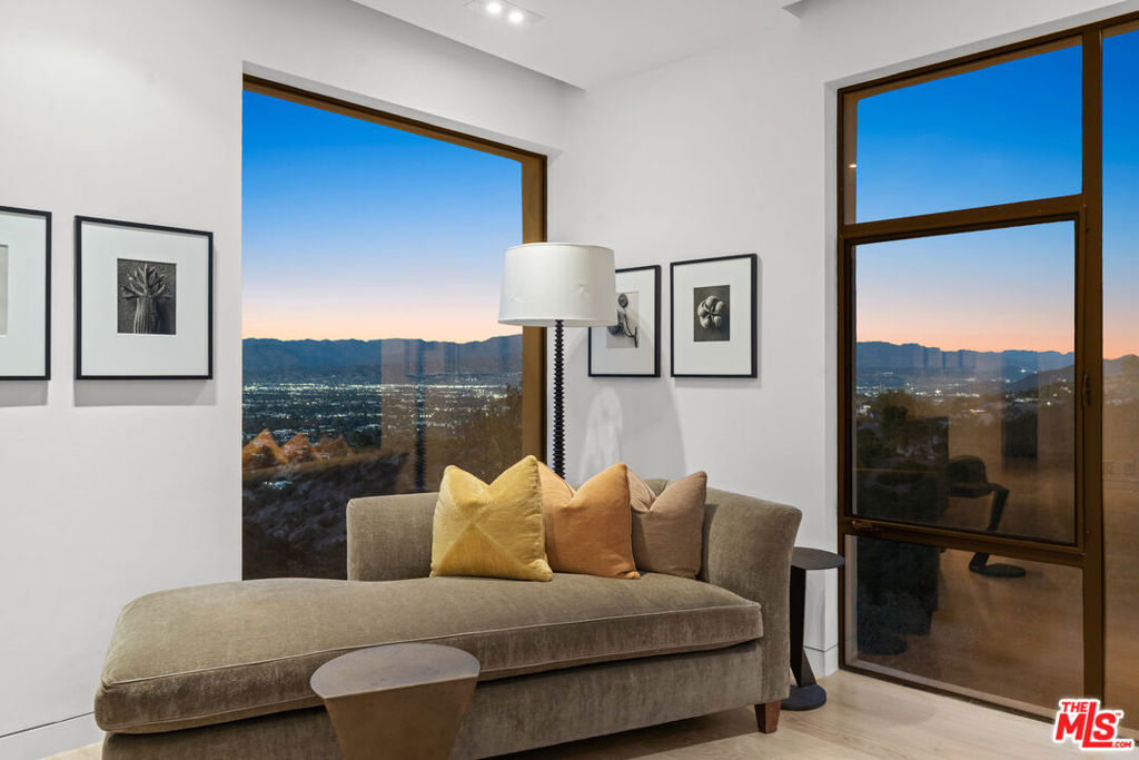 13449 Mulholland Drive Property Photo 32