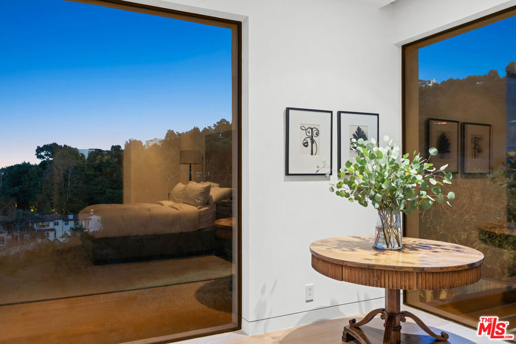 13449 Mulholland Drive Property Photo 33