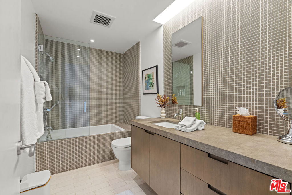 13449 Mulholland Drive Property Photo 40