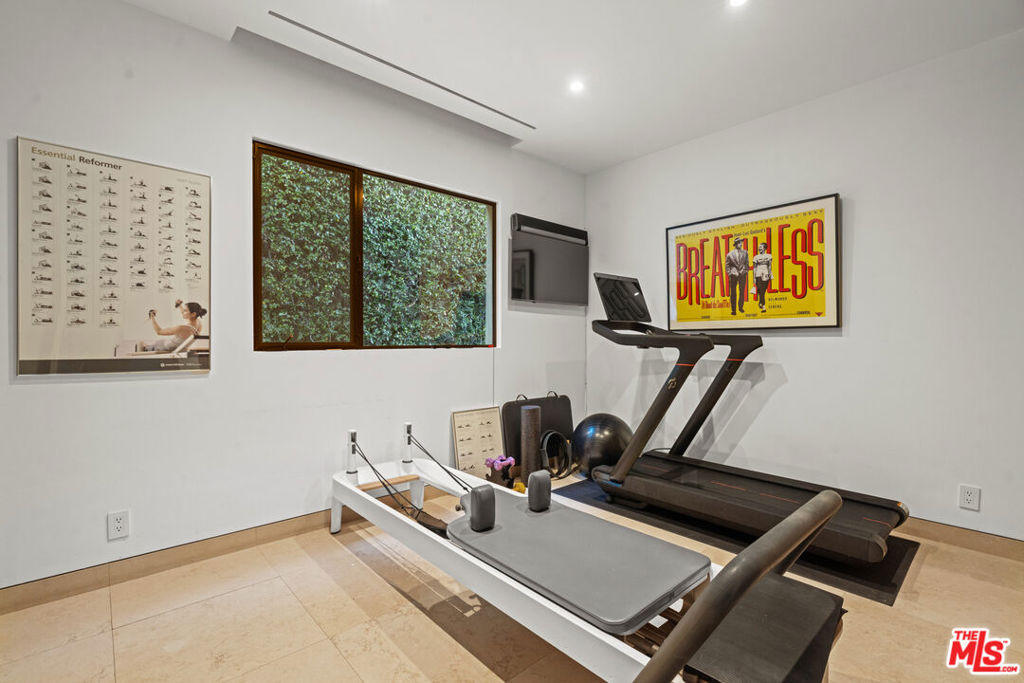 13449 Mulholland Drive Property Photo 43