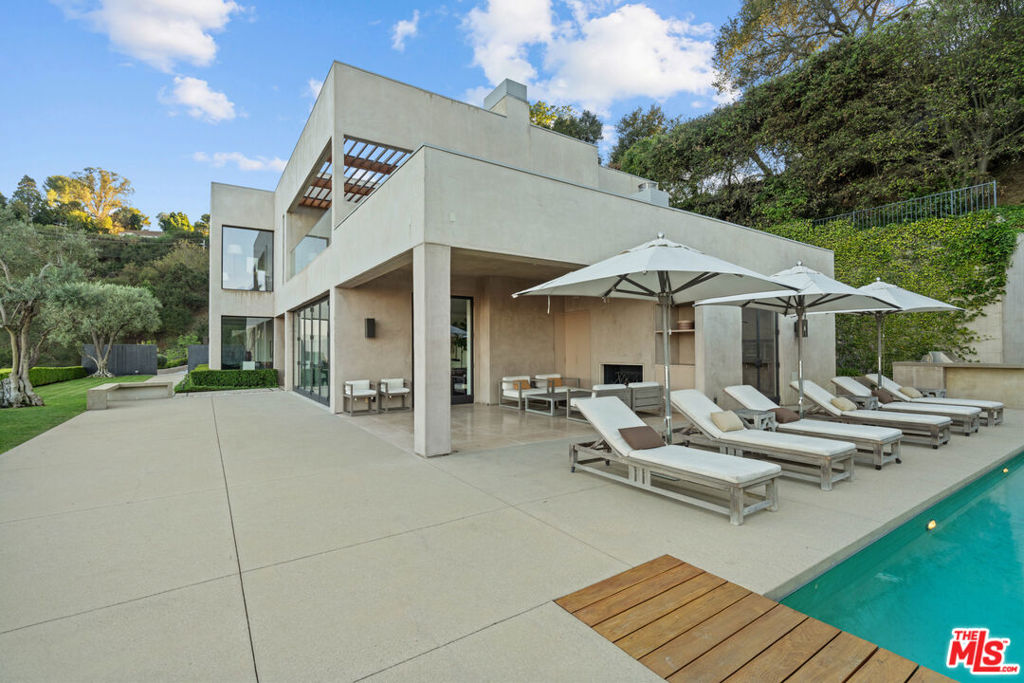 13449 Mulholland Drive Property Photo 45
