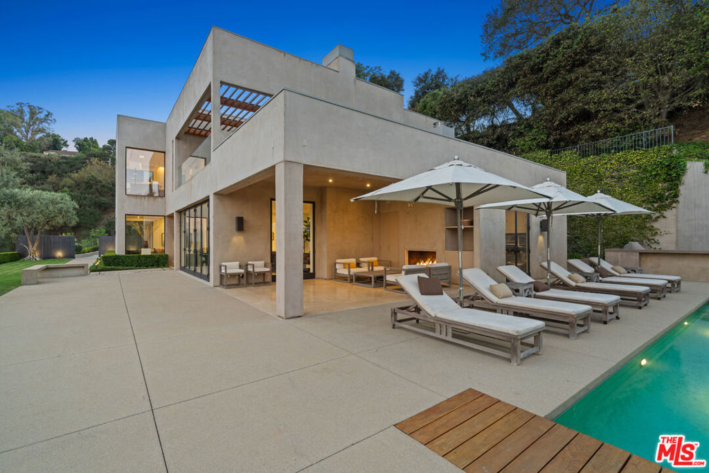 13449 Mulholland Drive Property Photo 46