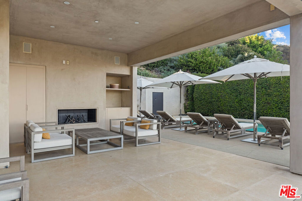 13449 Mulholland Drive Property Photo 47