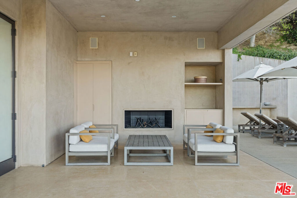 13449 Mulholland Drive Property Photo 49