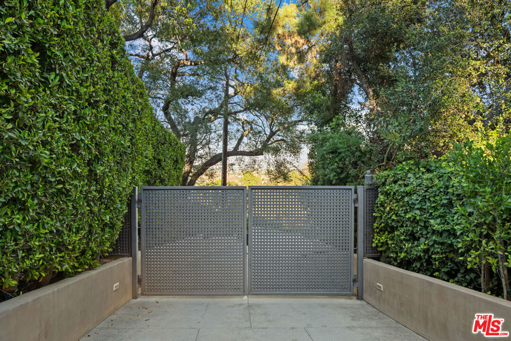 13449 Mulholland Drive Property Photo 60