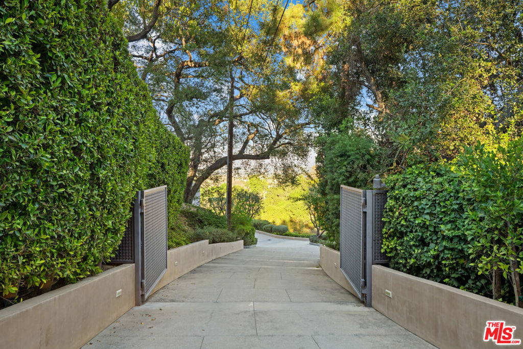 13449 Mulholland Drive Property Photo 61