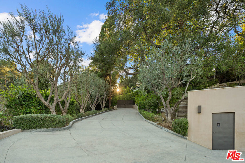 13449 Mulholland Drive Property Photo 62