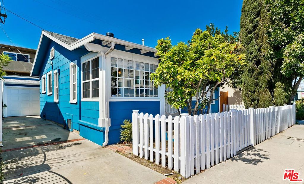 3819 Goldwyn Terrace Property Photo 1