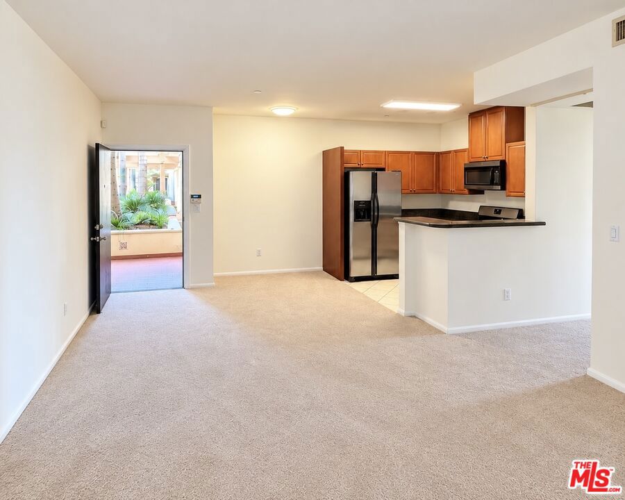 13941 Sherman Way 208 Property Photo 6