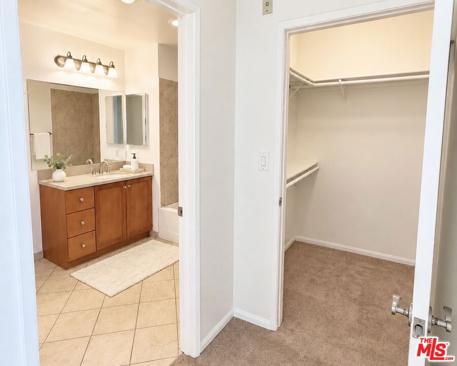 13941 Sherman Way 208 Property Photo 12