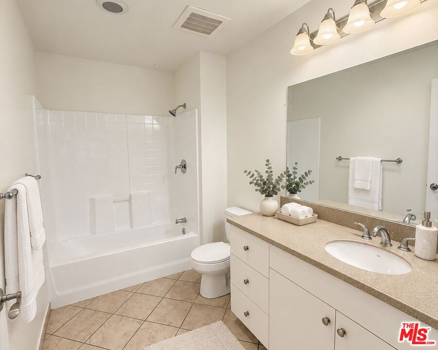 13941 Sherman Way 208 Property Photo 14