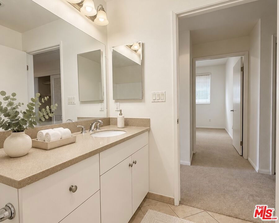 13941 Sherman Way 208 Property Photo 15