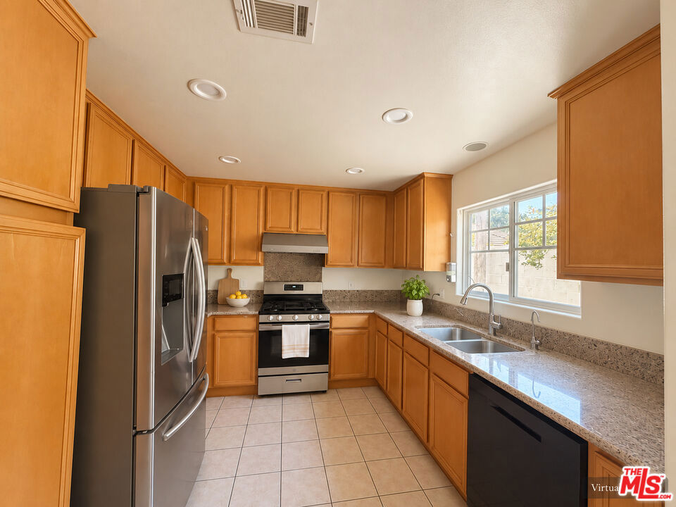 11049 Basye Street Property Photo 6
