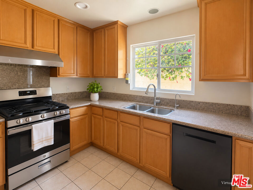 11049 Basye Street Property Photo 9