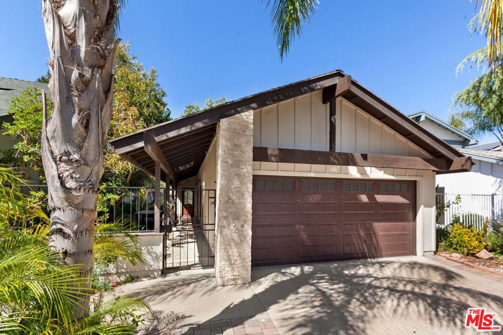 30712 Lakefront Drive Property Photo 3