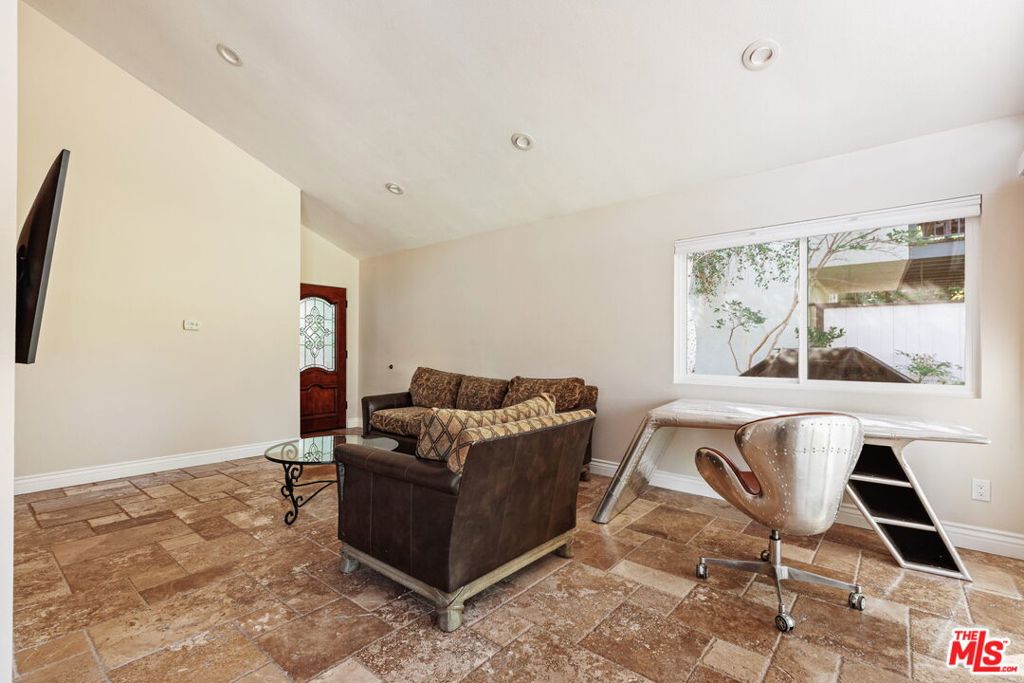 30712 Lakefront Drive Property Photo 8