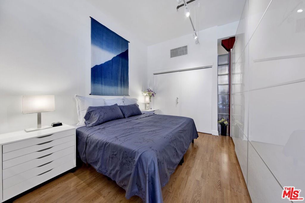 253 S Broadway 403 Property Photo 15
