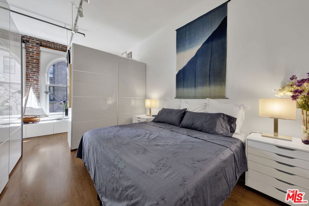 253 S Broadway 403 Property Photo 16