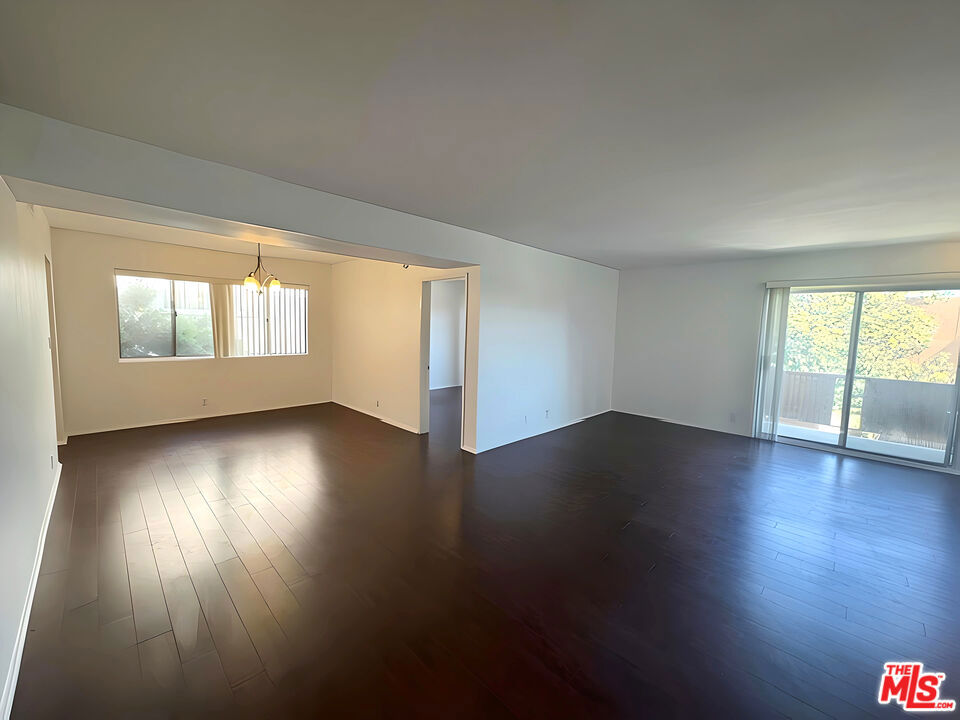1541 N Laurel Avenue 207 Property Photo 1