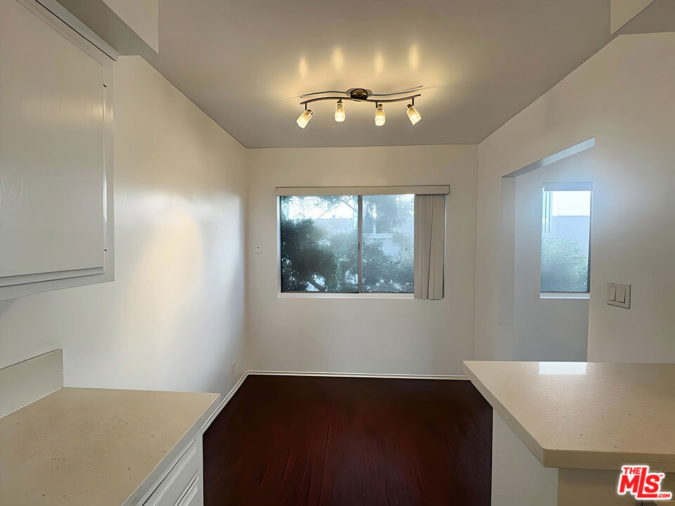 1541 N Laurel Avenue 207 Property Photo 3