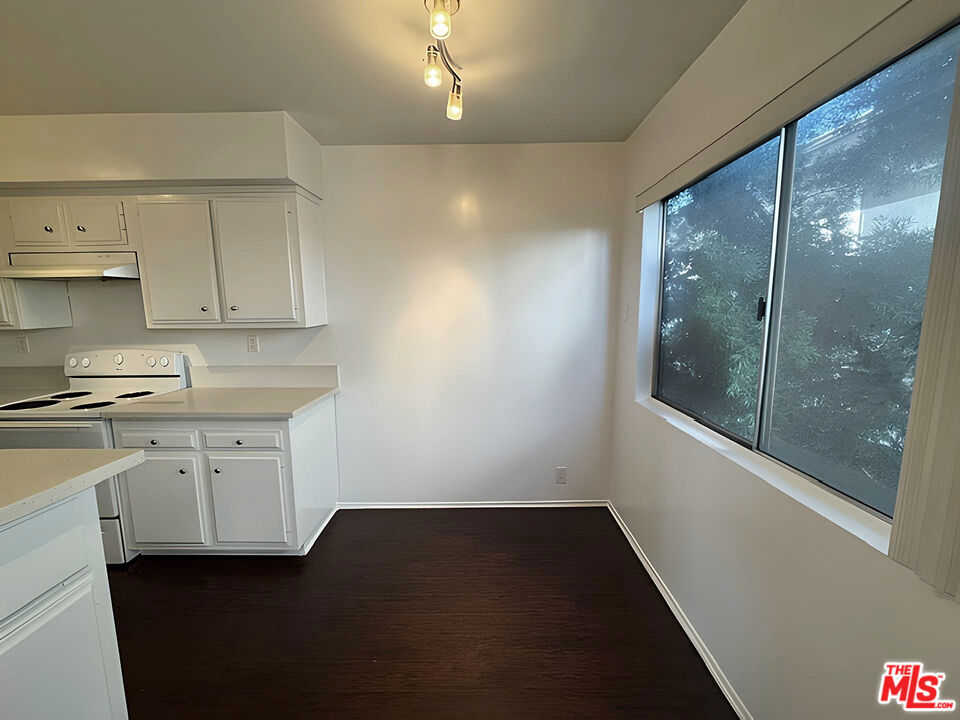 1541 N Laurel Avenue 207 Property Photo 7