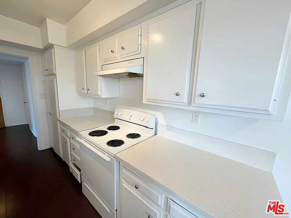 1541 N Laurel Avenue 207 Property Photo 10