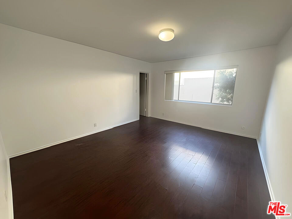 1541 N Laurel Avenue 207 Property Photo 13