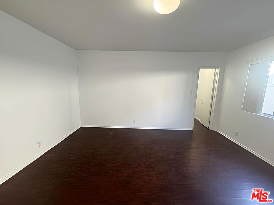 1541 N Laurel Avenue 207 Property Photo 15