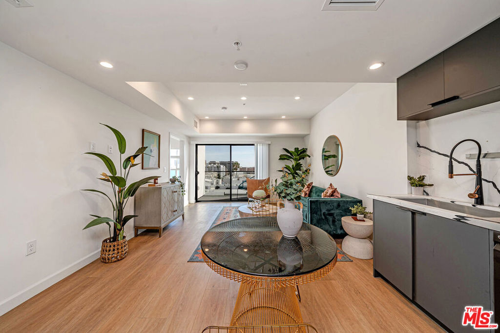 321 Oxford Avenue Ph6 Property Photo 10