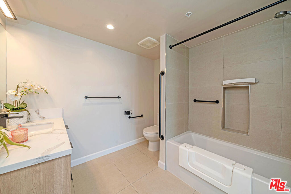 321 Oxford Avenue Ph6 Property Photo 22