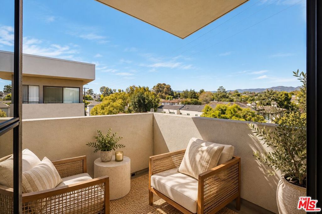 12115 San Vicente Boulevard 415 Property Photo 4