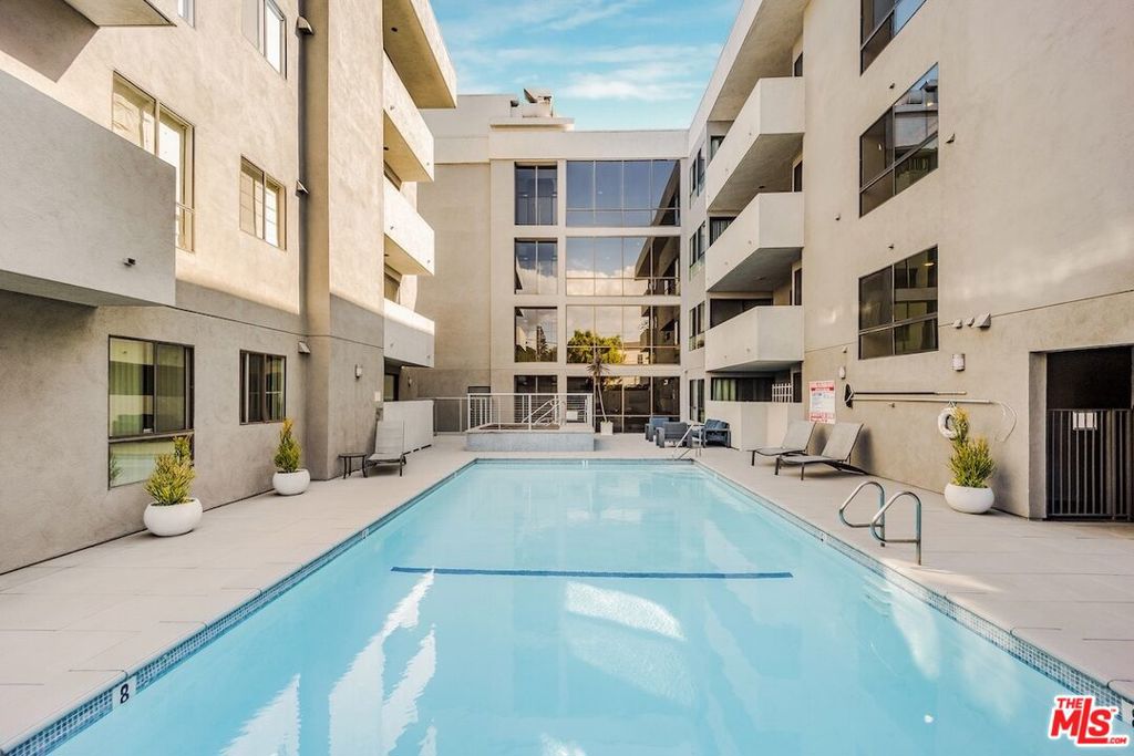 12115 San Vicente Boulevard 415 Property Photo 16