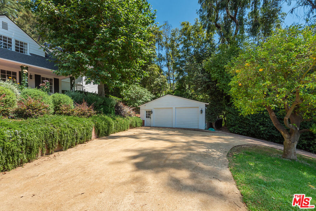 9305 Hazen Drive Property Photo 4