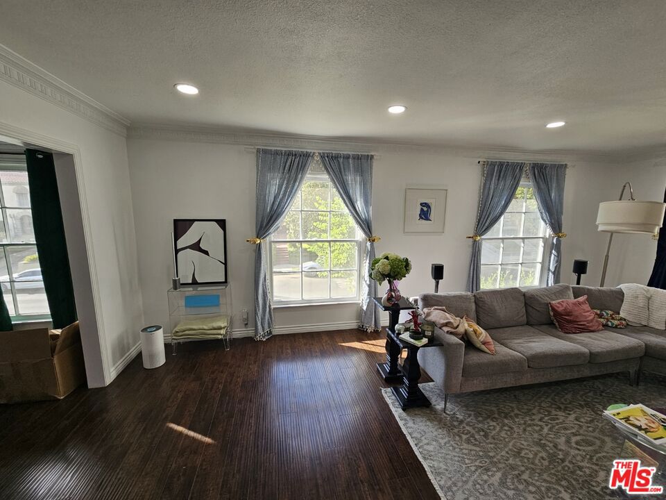 316 S Norton Avenue 316 1/2 Property Photo 4