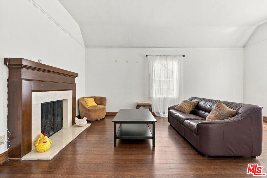 343 N Bronson Avenue Property Photo 6