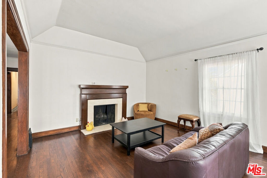 343 N Bronson Avenue Property Photo 7