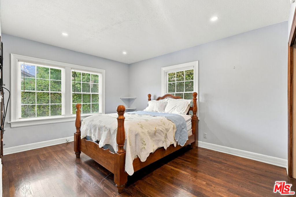 343 N Bronson Avenue Property Photo 22