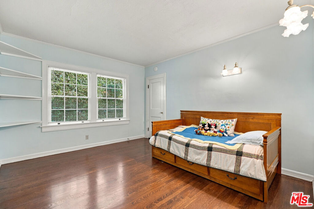343 N Bronson Avenue Property Photo 29