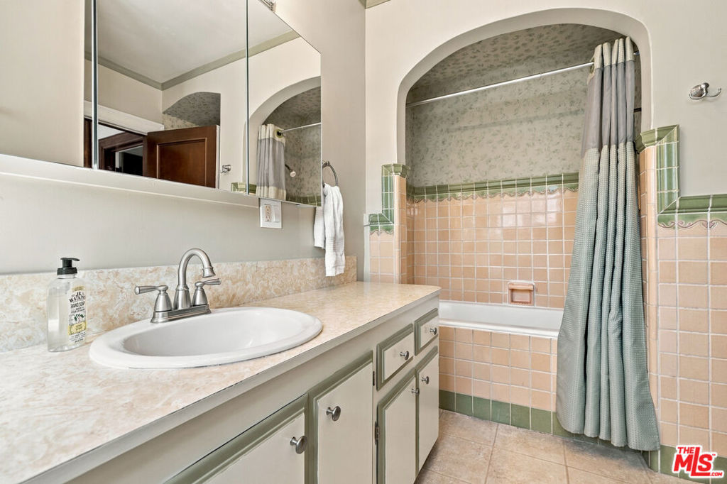 343 N Bronson Avenue Property Photo 36