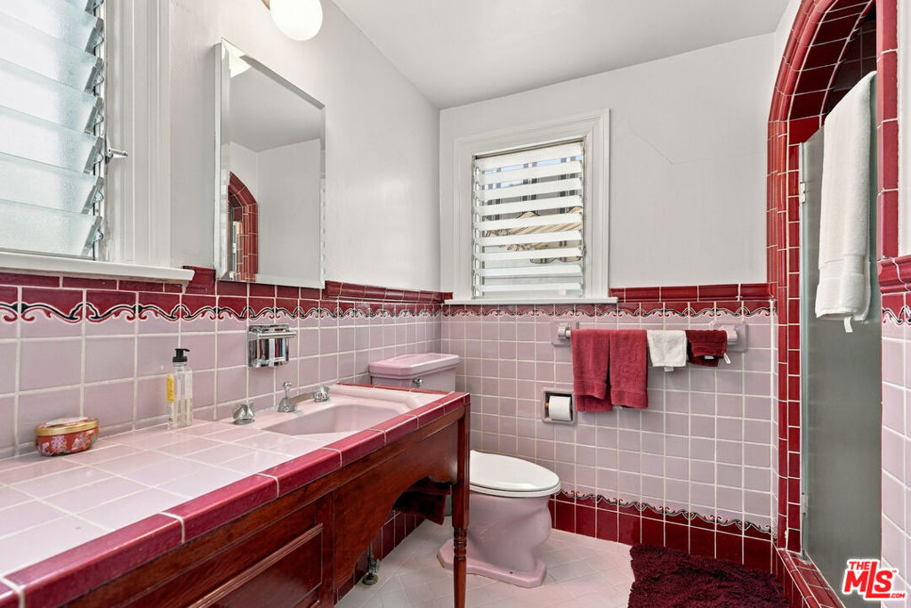 343 N Bronson Avenue Property Photo 39